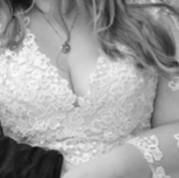 Plus size wedding dress - Picture 3 of 4